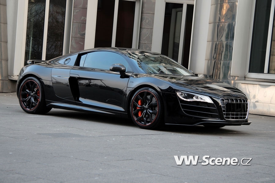 Hyperaktivní Audi R8 –  Black Edition