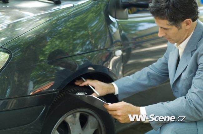 Kupujete ojetý vůz? Nezapomeňte zkontrolovat i stav pneumatik.