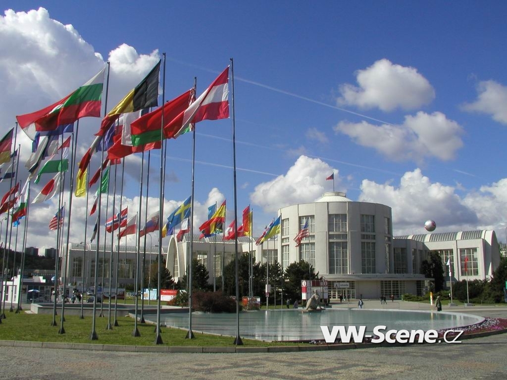 Brněnský Autosalon začne noční show, ta bude zadarmo