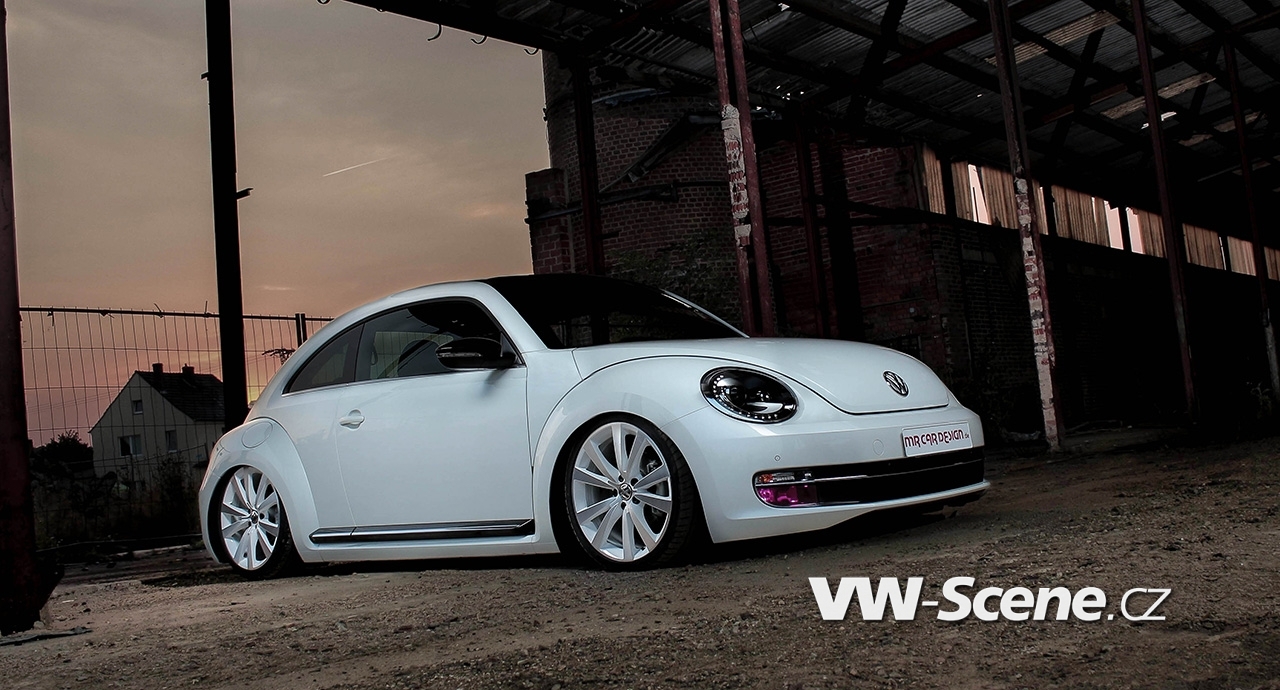 Bílý BEETLE v retro designu od firmy MR CAR DESIGN