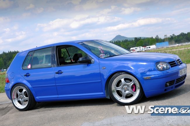 Blue VW Golf IV