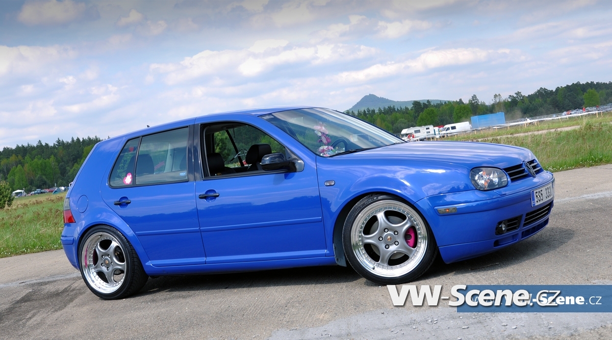 Blue VW Golf IV