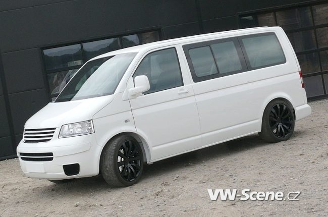 Volkswagen T5 van a 558 koní pod kapotou
