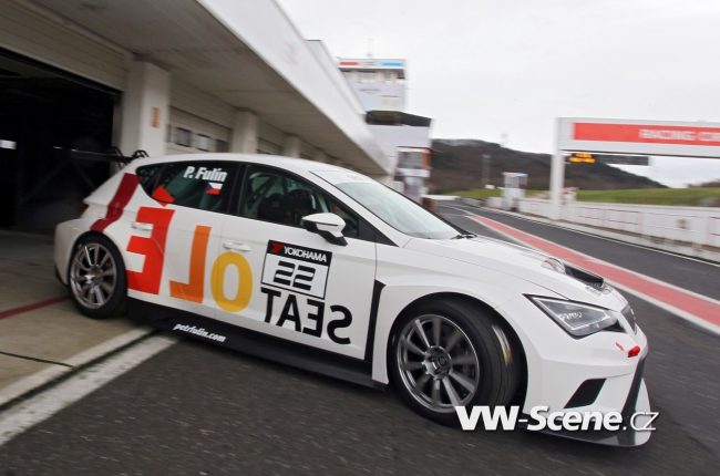 Fulín za volantem vozu SEAT