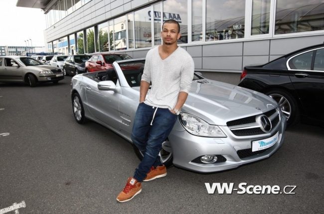 Slunečné počasí láká do autobazarů zájemce o kabriolety