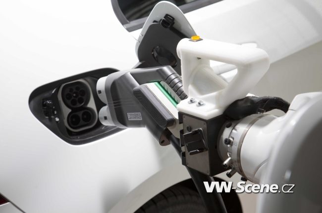 „e-smartConnect“: Volkswagen vyvíjí automatizovaný systém rychlého nabíjení pro novou generaci elektromobilů