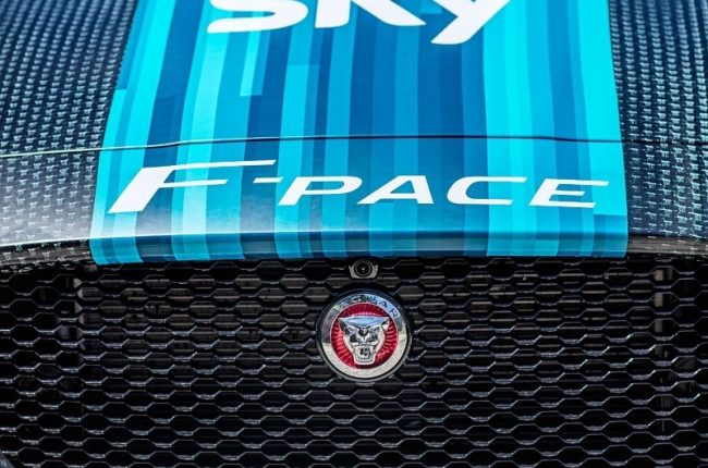 Jaguár F-Pace na Tour de France