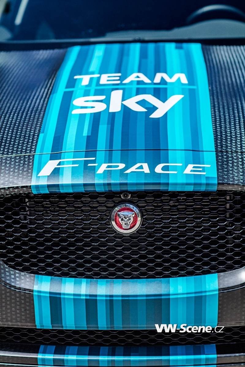 Jaguár F-Pace na Tour de France