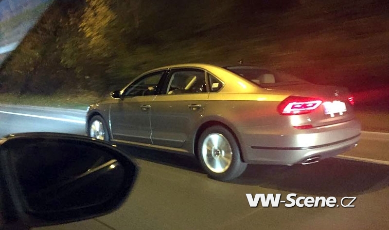 Tajemný Volkswagen se proháněl Prahou