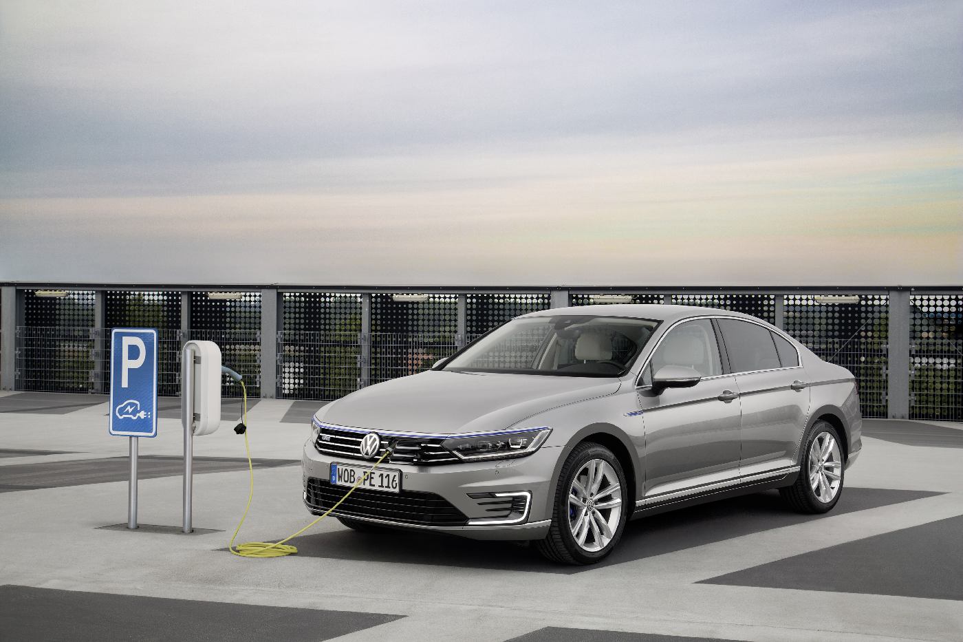 Volkswagen Passat GTE přináší na české silnice mobilitu budoucnosti