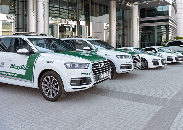 Šetří snad Dubajská policie? Nakoupila Audi Q7 a R8 v základu!