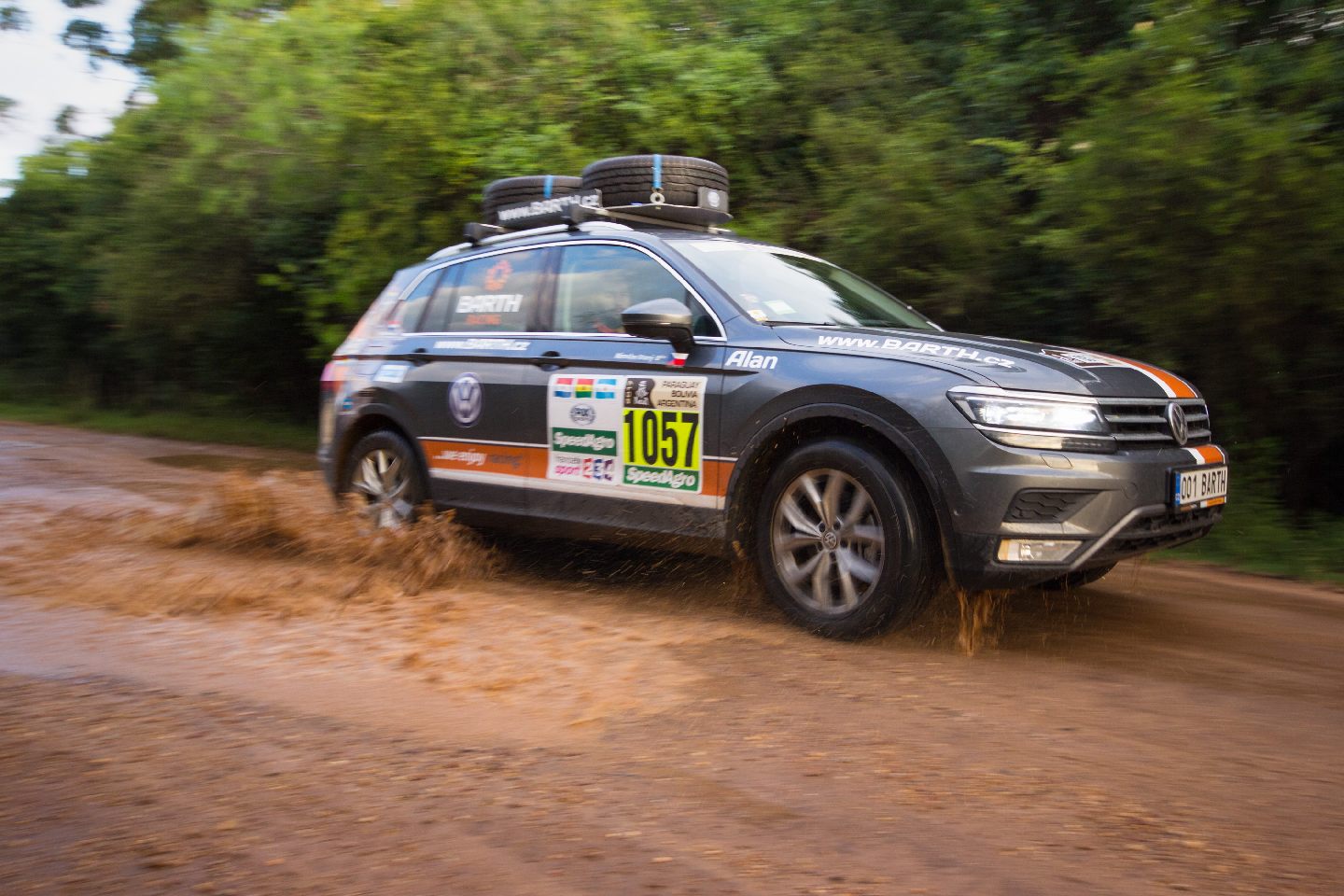 Volkswagen Tiguan v roli doprovodného vozu na Rallye Dakar