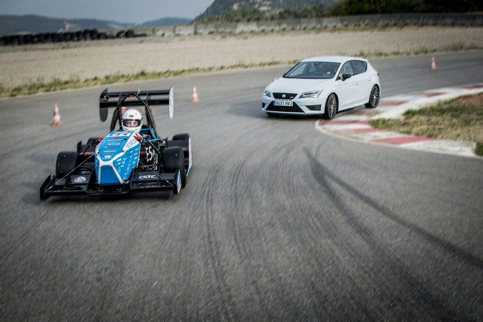 Dva mistři a jeden okruh