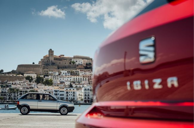 První a nejnovější Ibizu dělí tři desetiletí vývoje