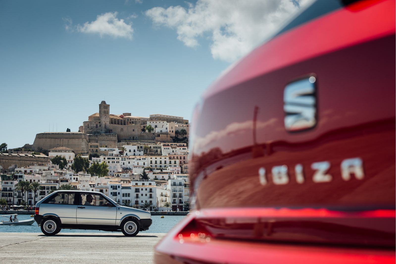 První a nejnovější Ibizu dělí tři desetiletí vývoje