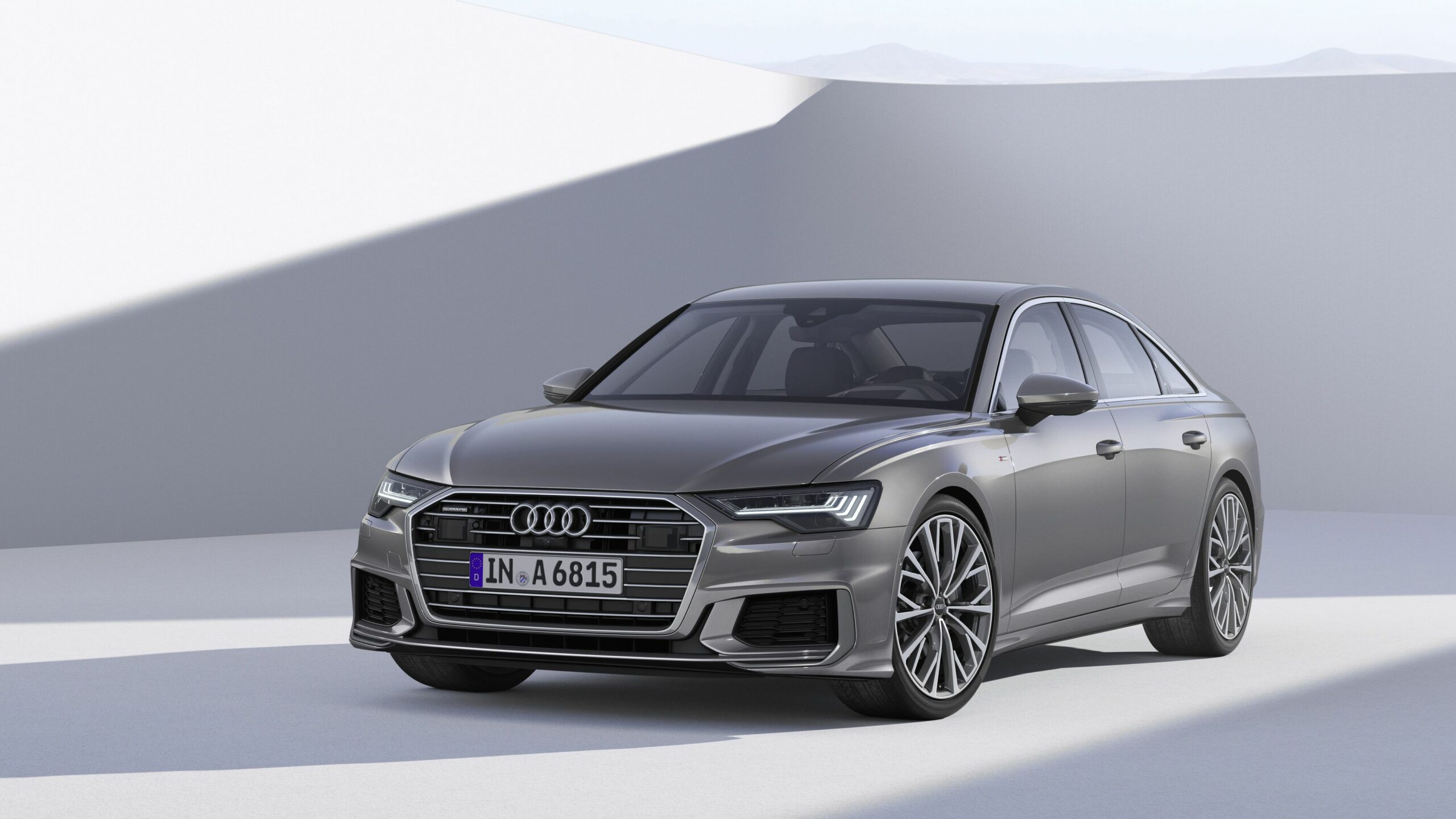Audi A6 a prototyp Audi e-tron