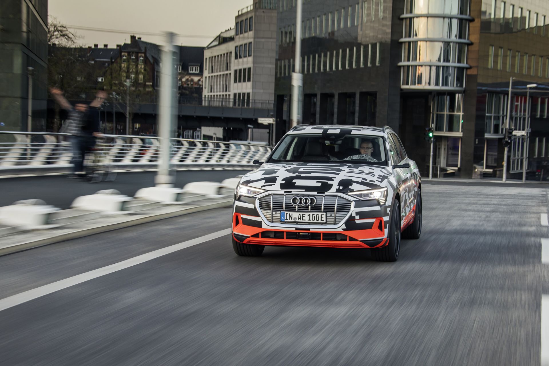 Prototyp Audi e-tron ve Faradayově kleci