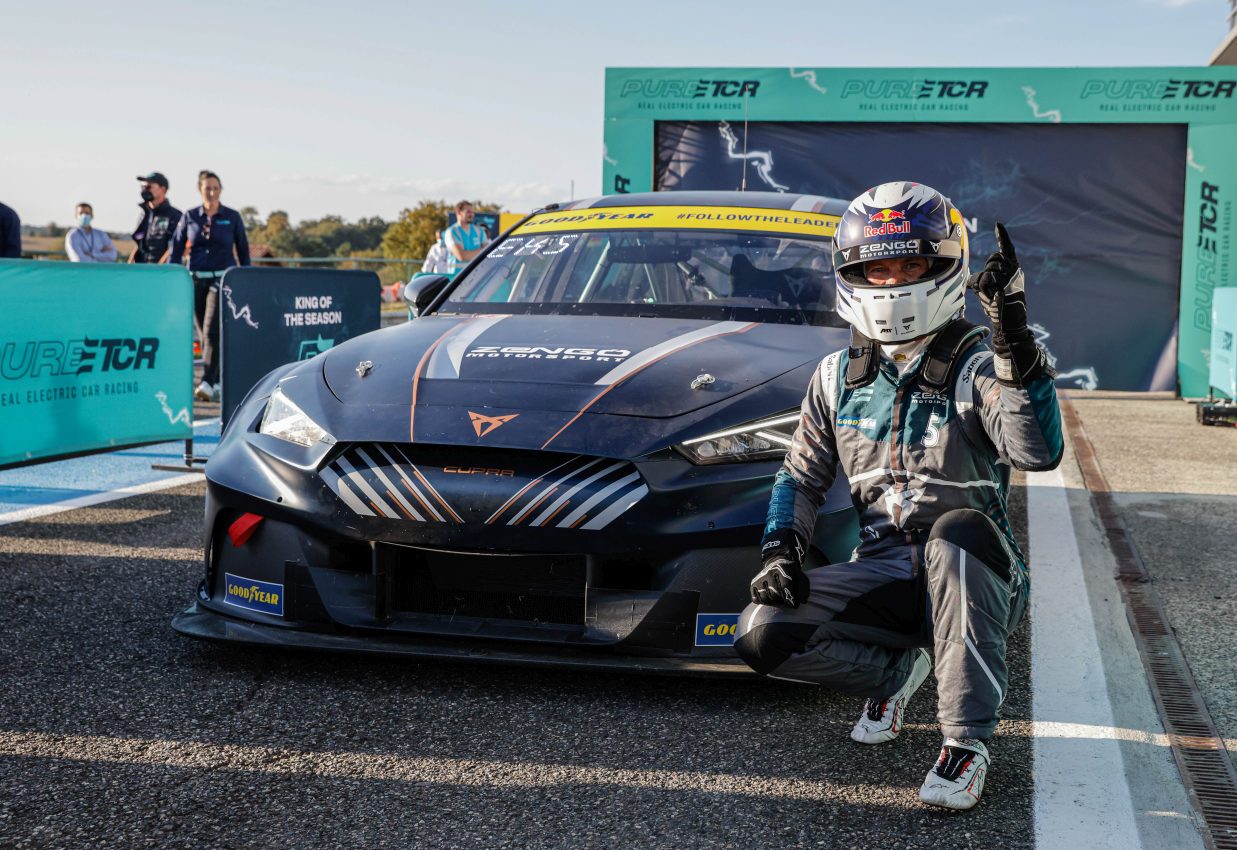 CUPRA a Mattias Ekström slaví tituly mistrů PURE ETCR