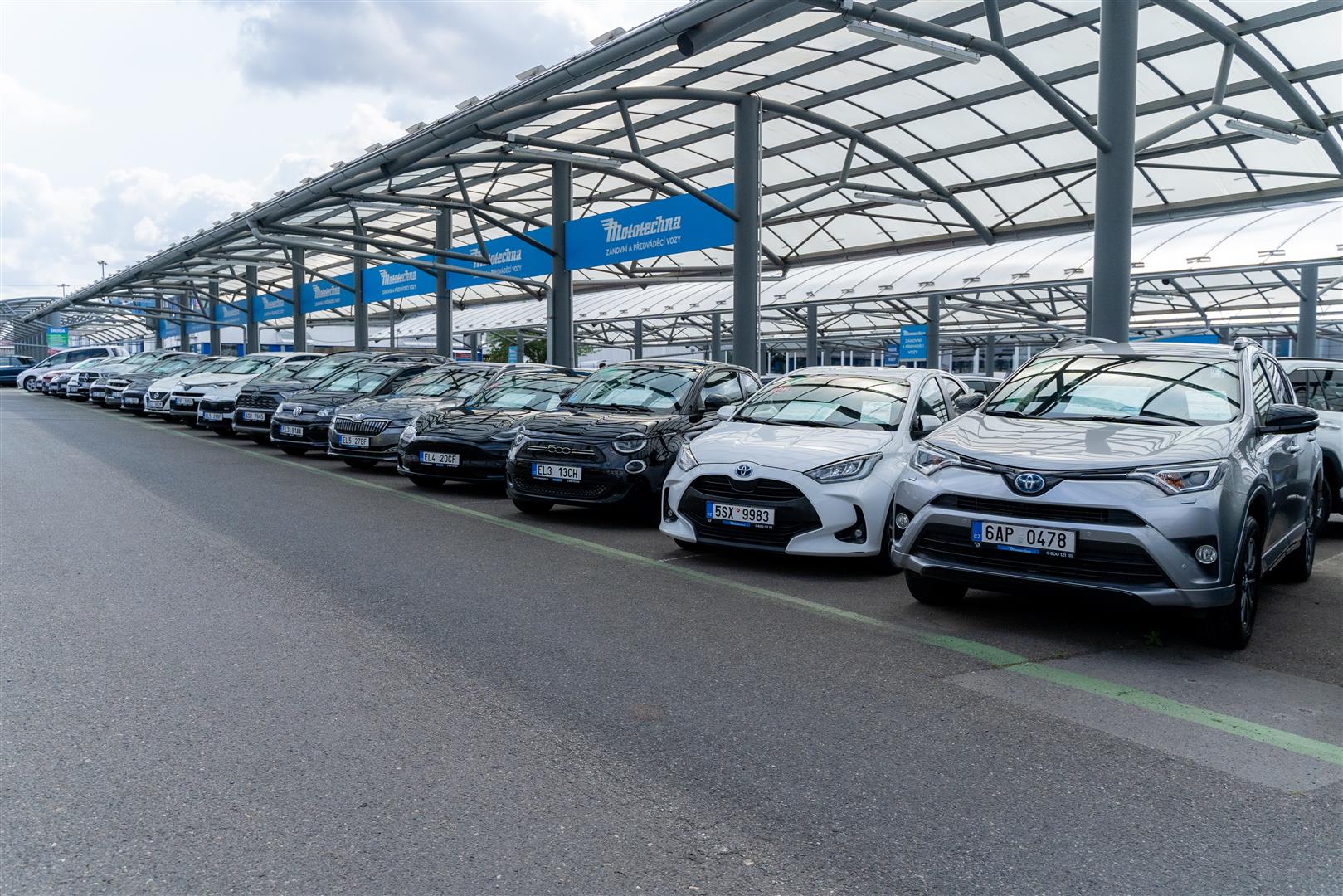 EU zvyšuje nároky na bezpečnostní prvky v autech, nechybí ani hlídání ospalosti řidiče